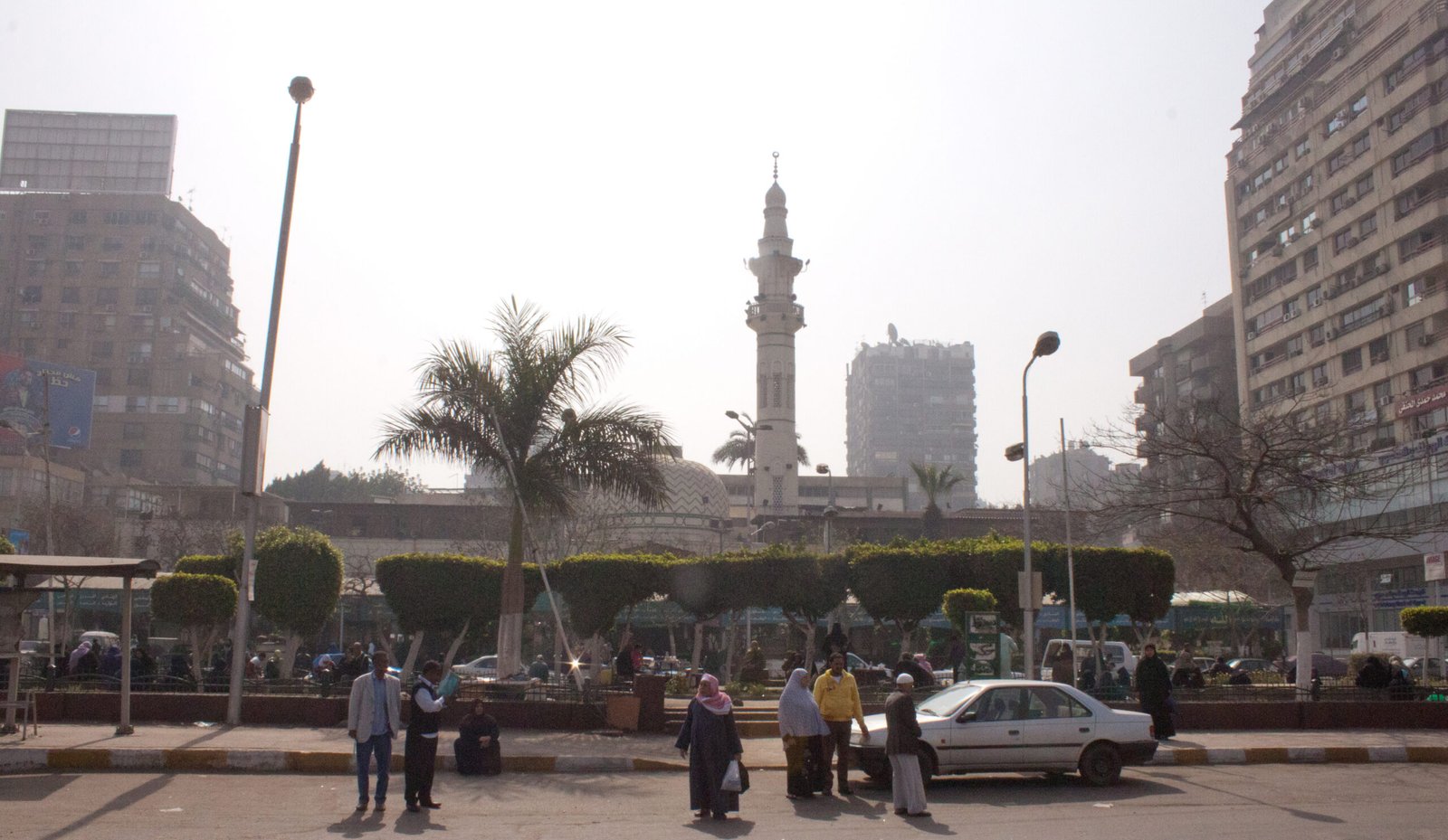 ميدان مصطفى محمود ومسجده في المهندسين بالقاهرة، صورة التقطت عام 2012، ولا تصور فض اعتصام عام 2005.